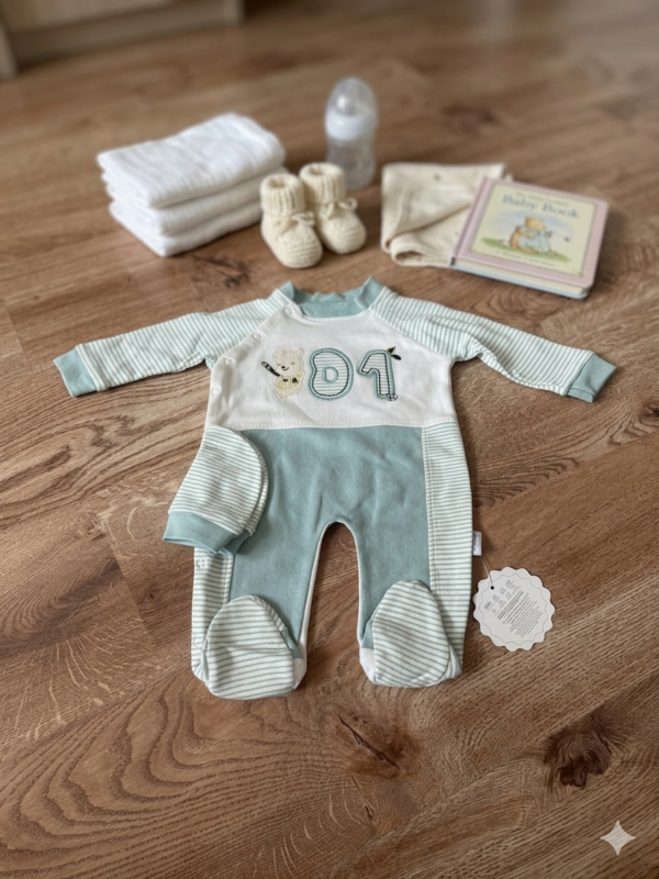 Komplet niemowlęcy z czapką